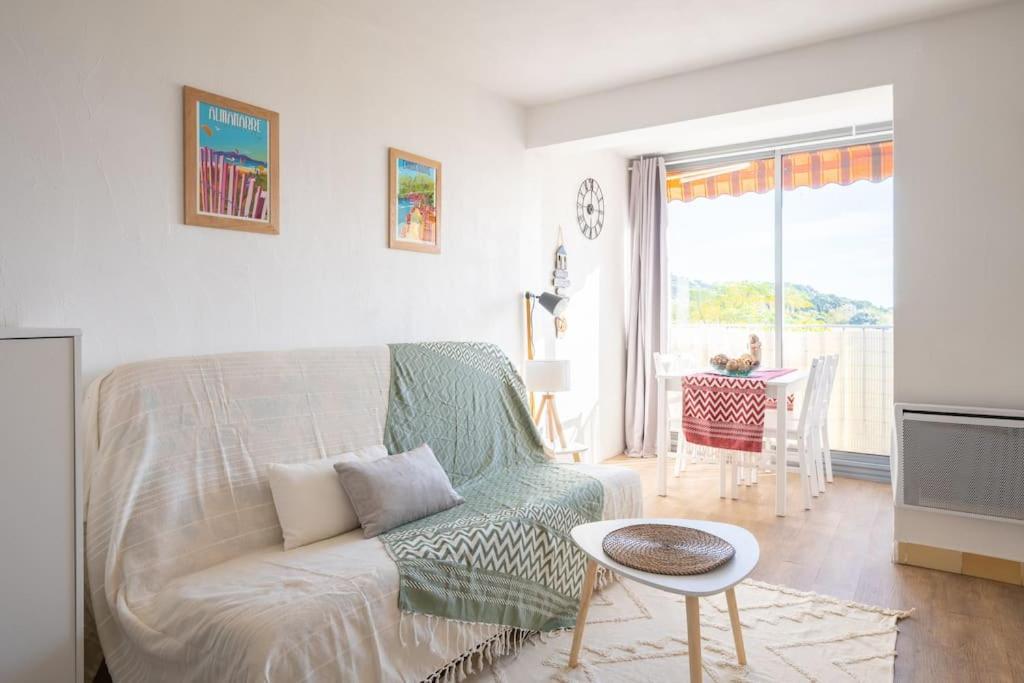Charmant A 600 M Des Plages Proche Des Commerces Lesclesdenicole Carqueiranne Luaran gambar